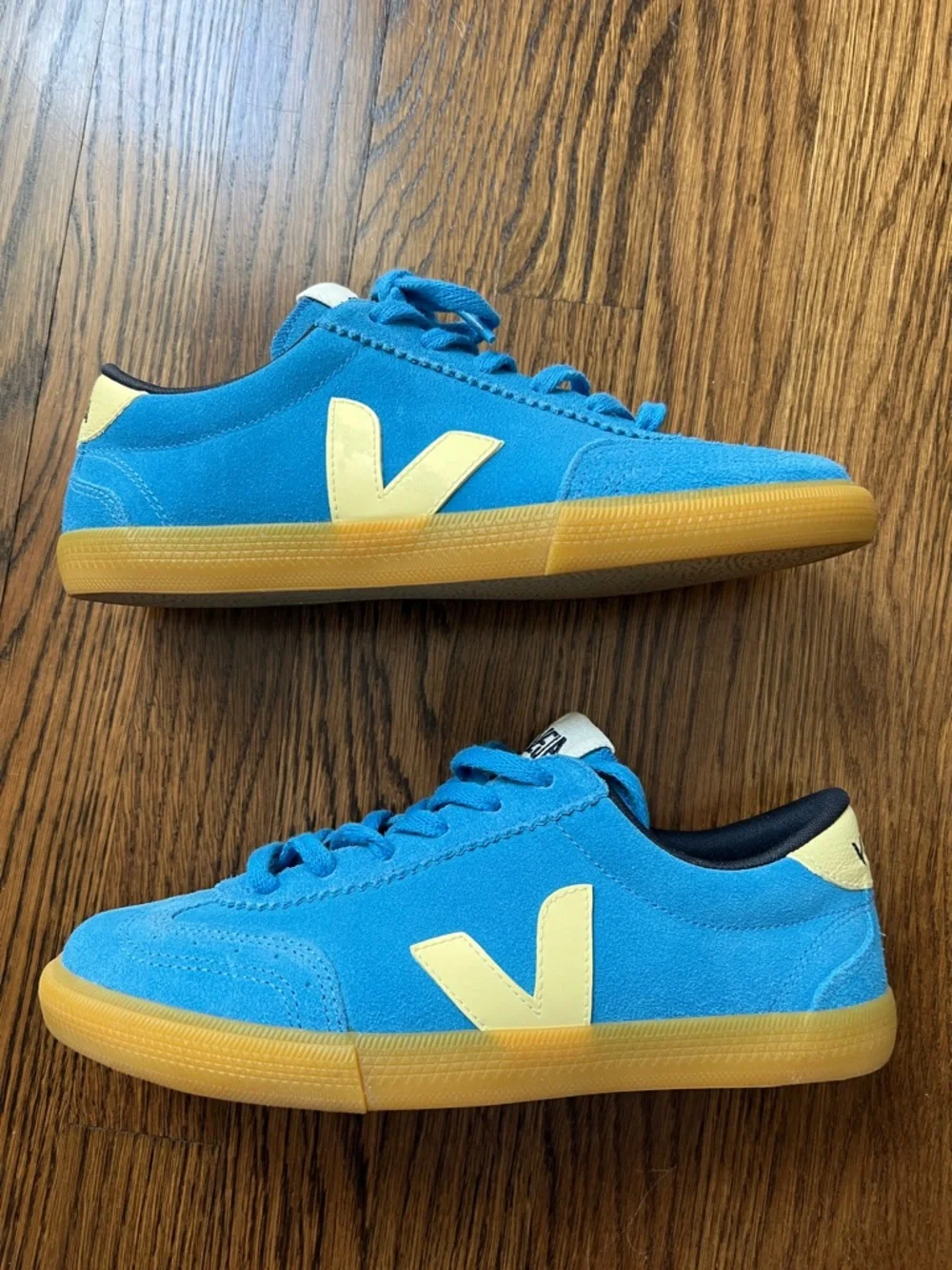 Veja Blue suede Volley Sneaker. Size 8 EU 39 - Picture 4 of 11